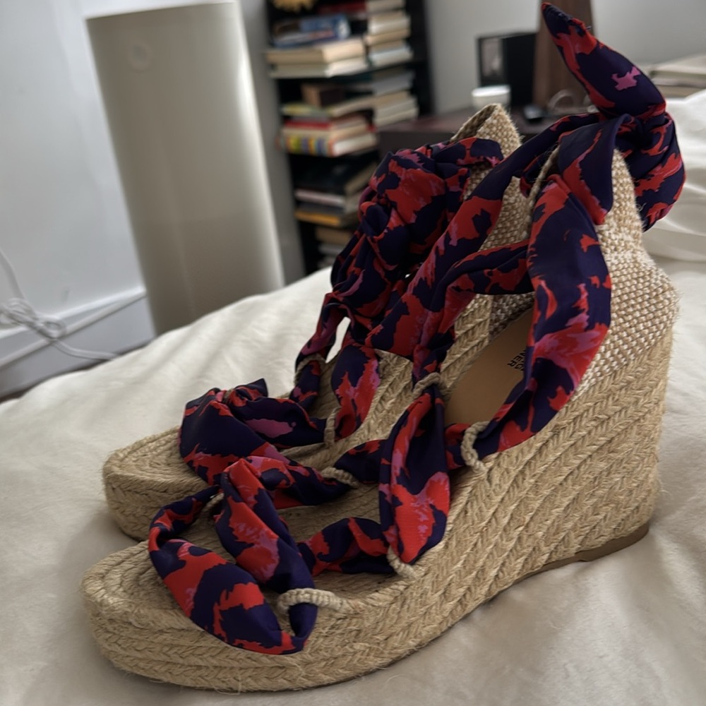 Castaner Red and Navy Floral Tie-Up Espadrille Wedges - Picture 2 of 5